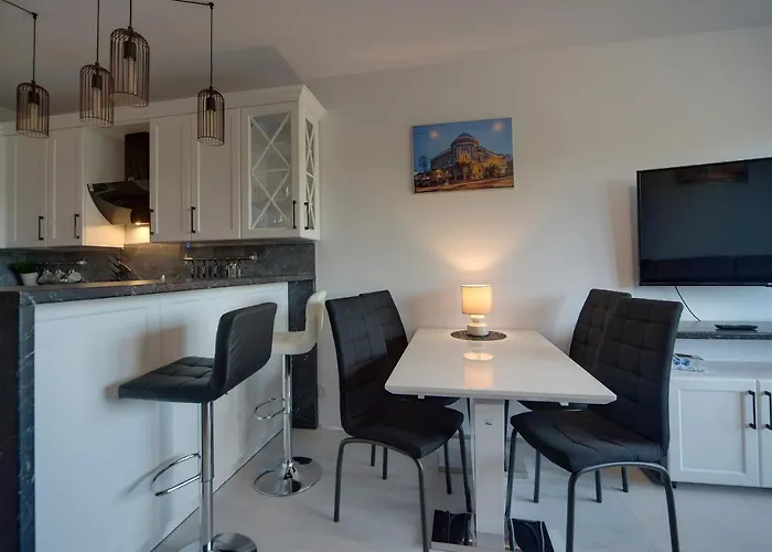Lodz4Rent - Premium Apartments 9,7 - Manufaktura D77 Parking - Wiosna 2025